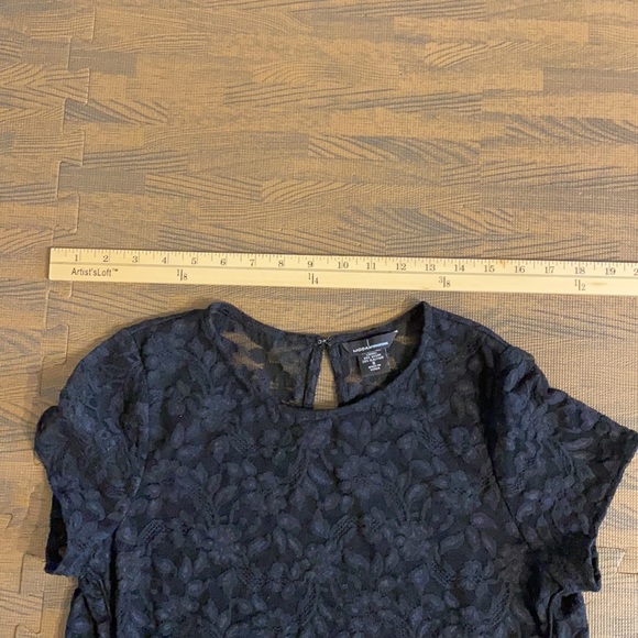 💥 3/$25💥| Moda International | Lace Top | Size S - Picture 3 of 7